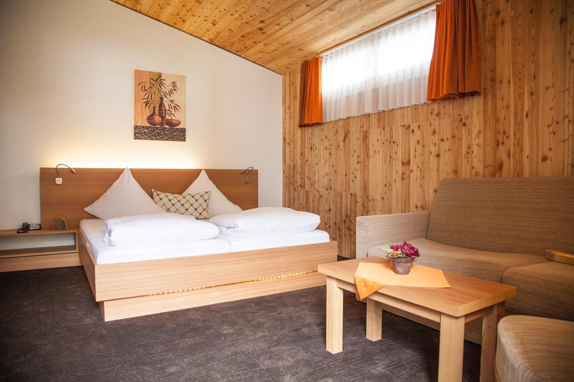 Gasthof Zum Goldenen Loewen Hintertux Ngoại thất bức ảnh