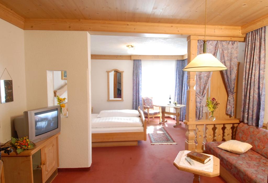 Gasthof Zum Goldenen Loewen Hintertux Phòng bức ảnh