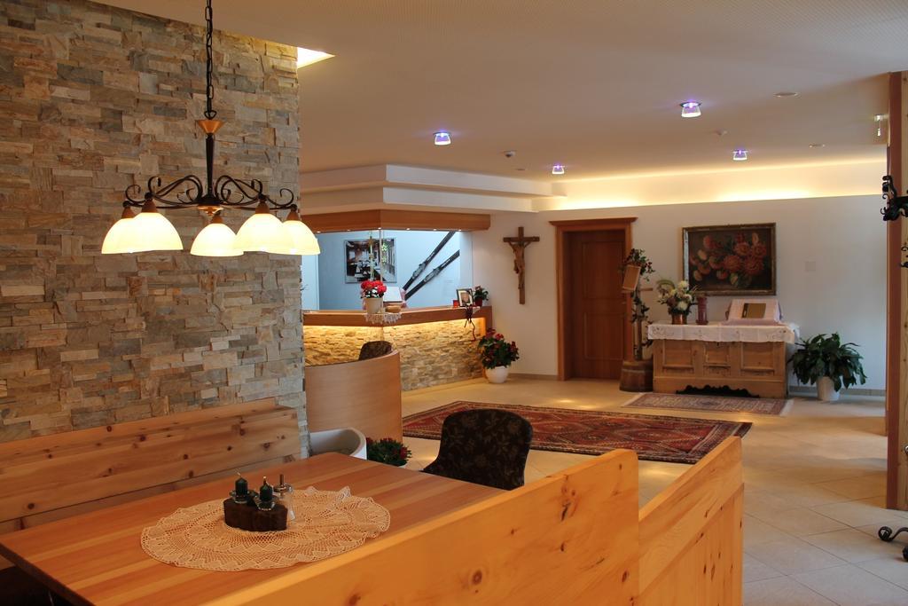 Gasthof Zum Goldenen Loewen Hintertux Ngoại thất bức ảnh