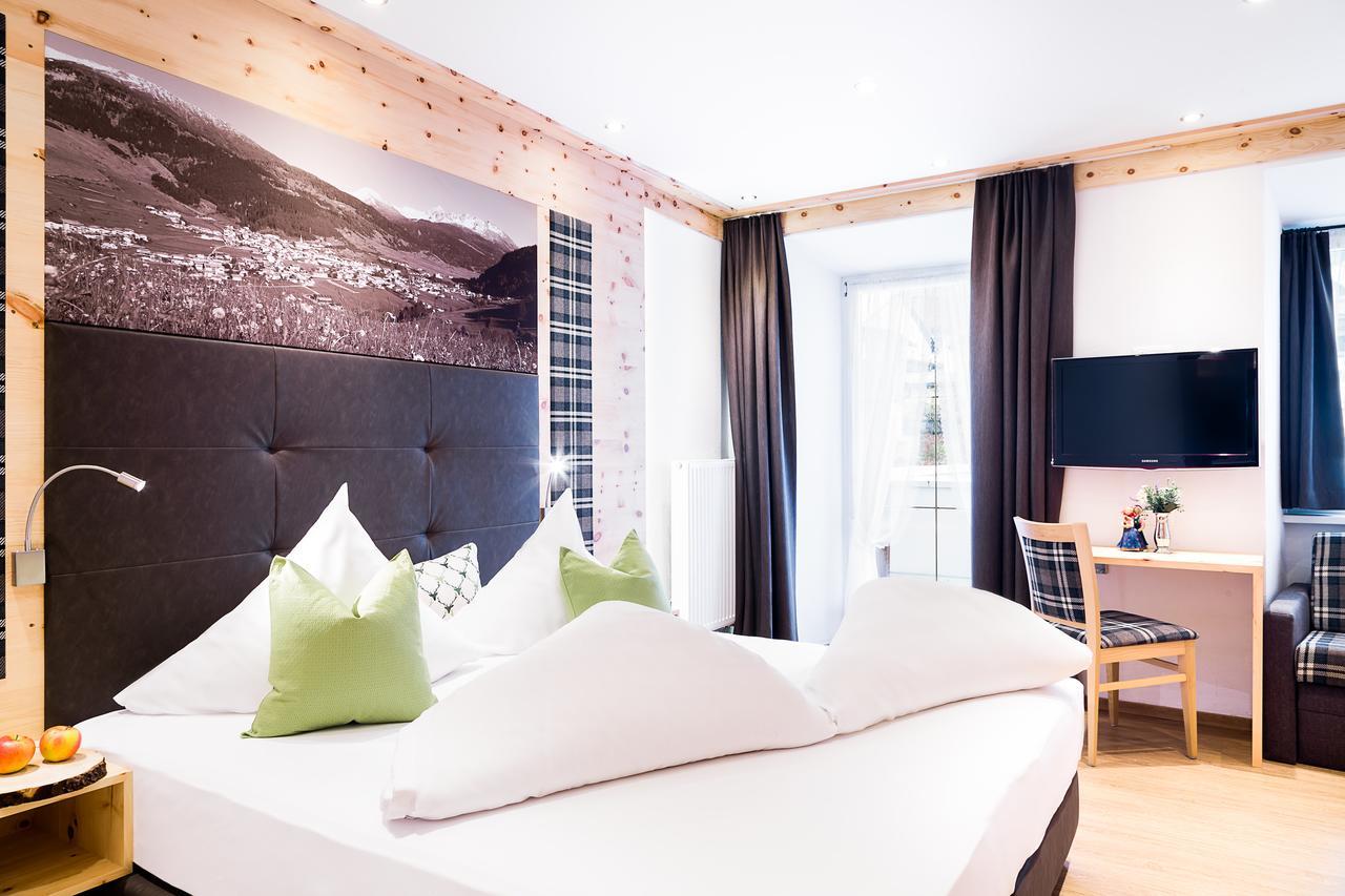 Gasthof Zum Goldenen Loewen Hintertux Phòng bức ảnh