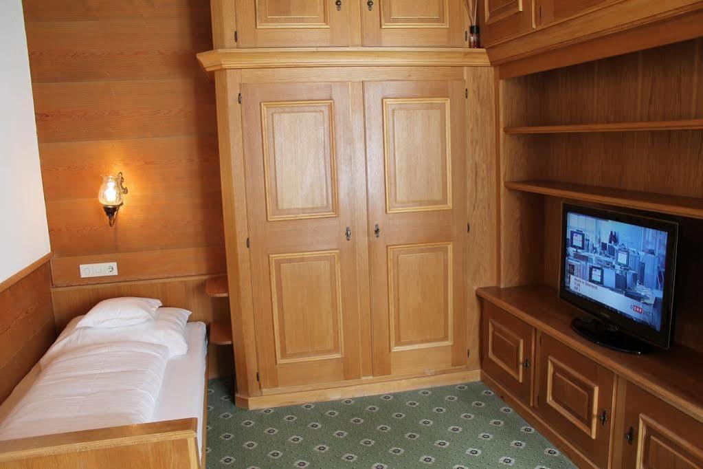 Gasthof Zum Goldenen Loewen Hintertux Ngoại thất bức ảnh